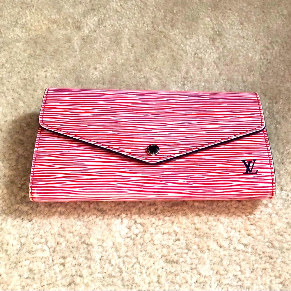 🎄RARE Color ,Temporary Sale Price 🎄 ♥️Authentic Louis Vuitton Wallet.